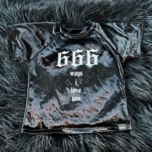 OMighty Small Black Crop Top